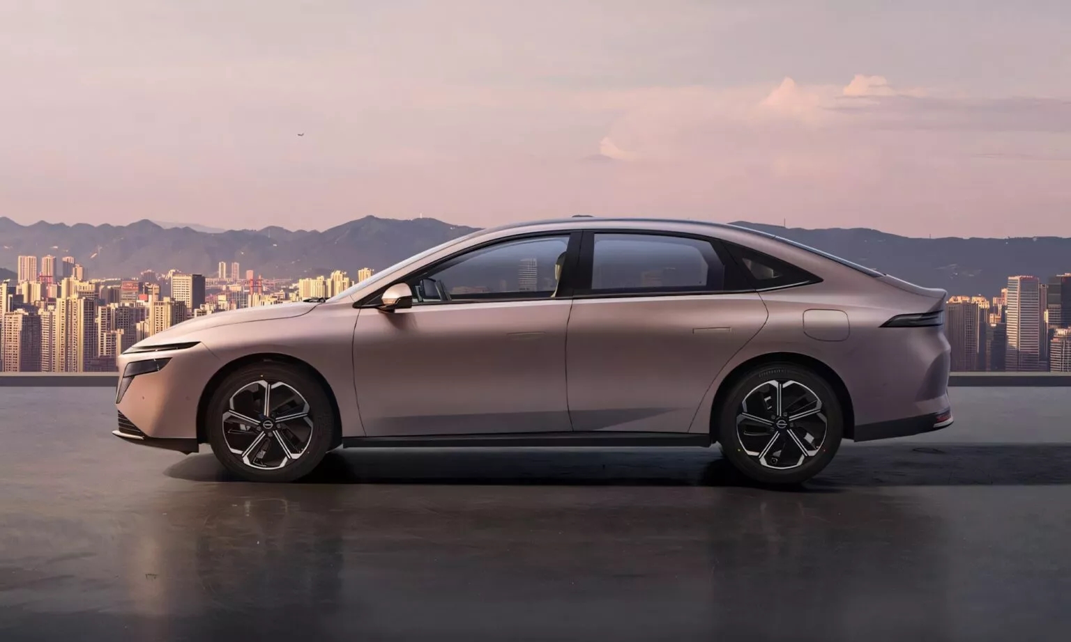 Nissan N6 cạnh tranh trong phân khúc D