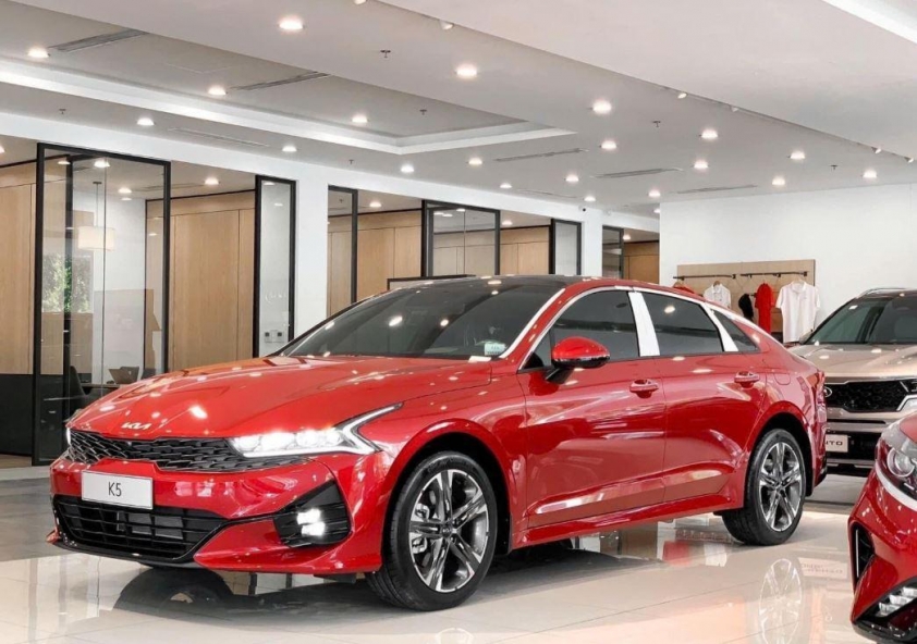Kia K5 và Honda Accord gặp khó khăn trên thị trường sedan hạng D