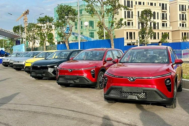 VinFast Limo Green điện 7 chỗ