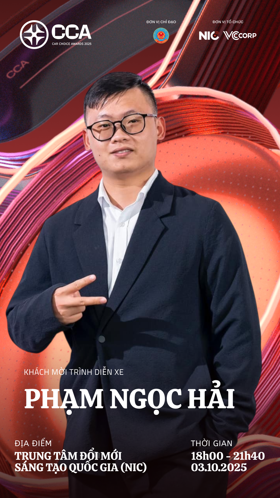 Ảnh chân dung các host biểu diễn xe