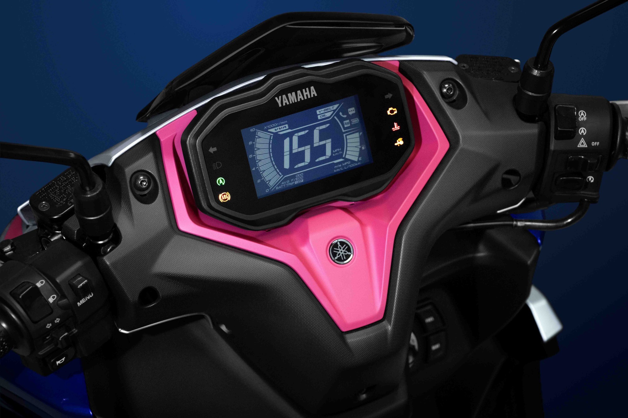 Phuộc trước cứng cáp kết hợp giảm xóc lò xo đôi phía sau trên Yamaha Aerox 2025