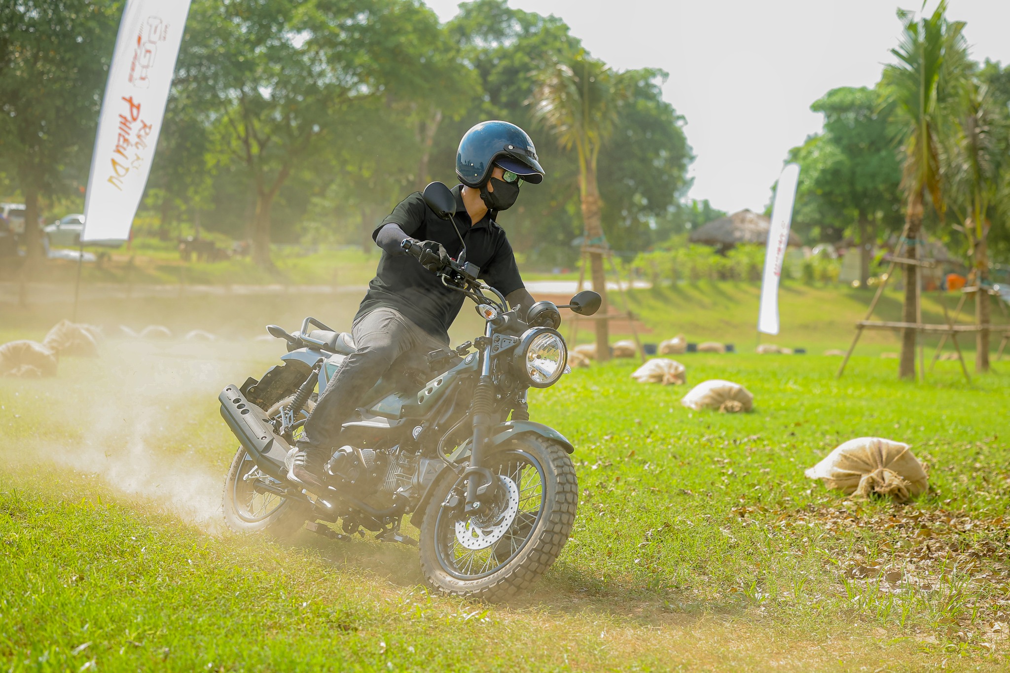 Yamaha PG-1 trang bị lốp bán địa hình Xe Yamaha PG-1 lốp bán địa hình