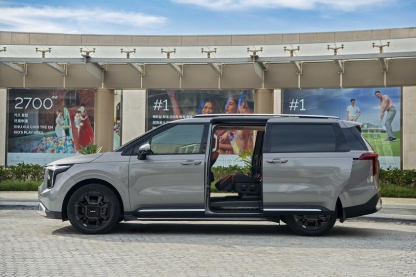 Kia Carnival ưu đãi tháng 9