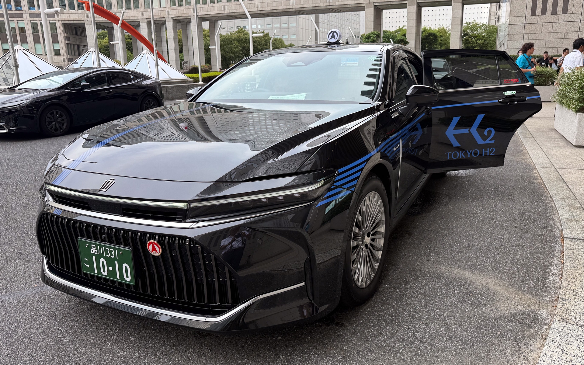 Thiết kế Toyota Crown Sedan chạy pin nhiên liệu hydro