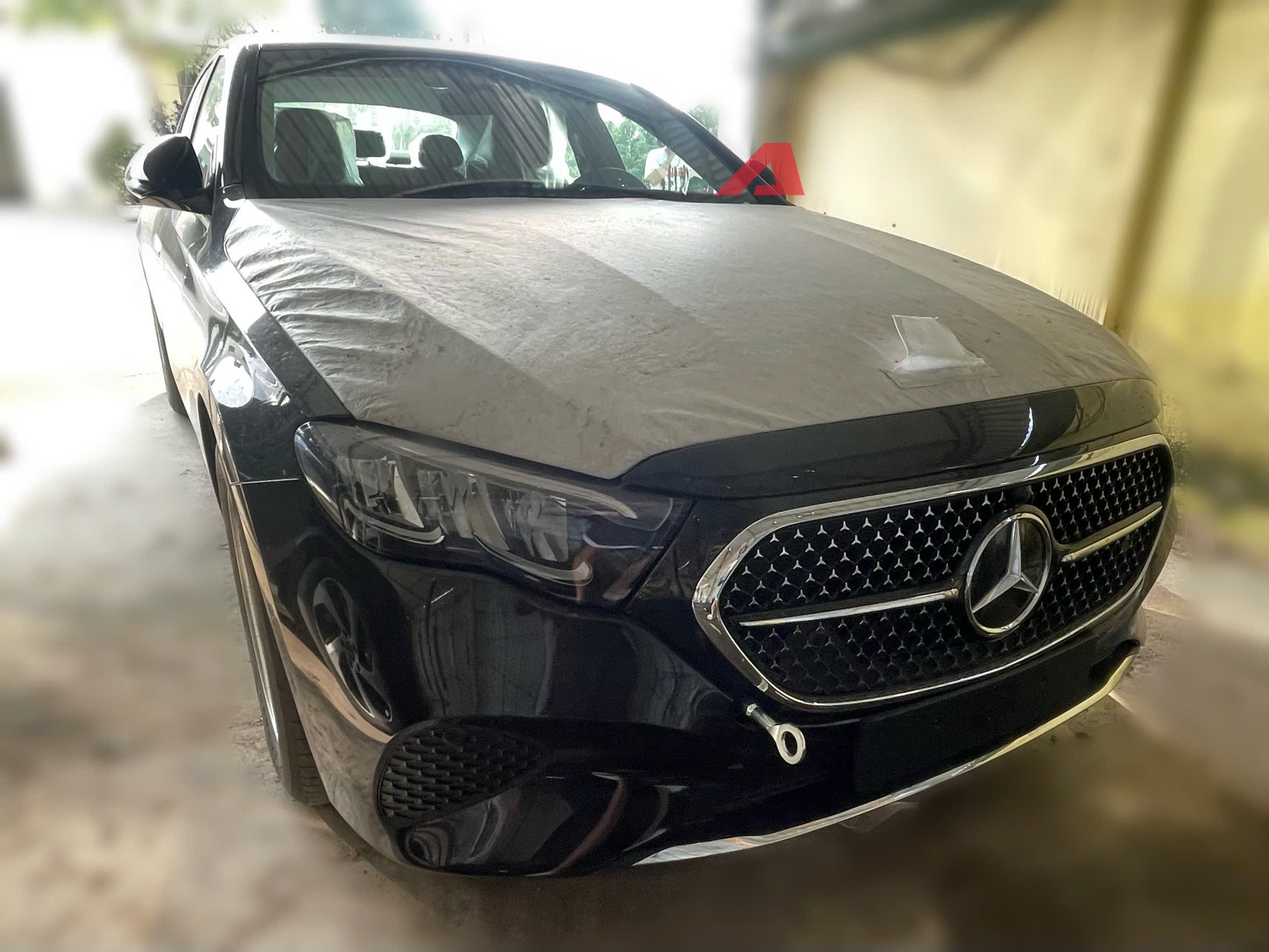 Ngoại thất tròn trịa của Mercedes-Benz E 200 2025