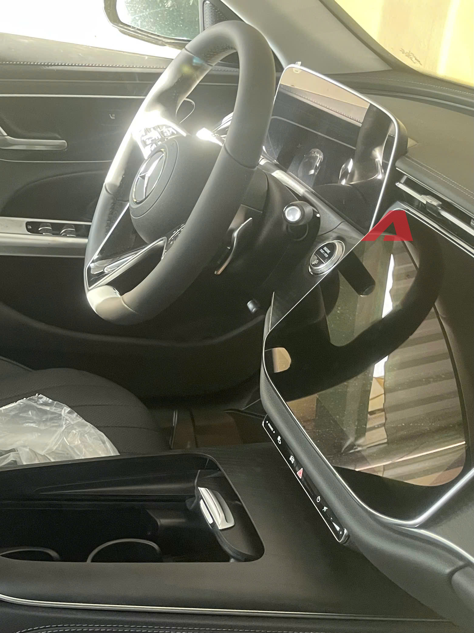 Màn hình nội thất Mercedes-Benz E-Class bản base
