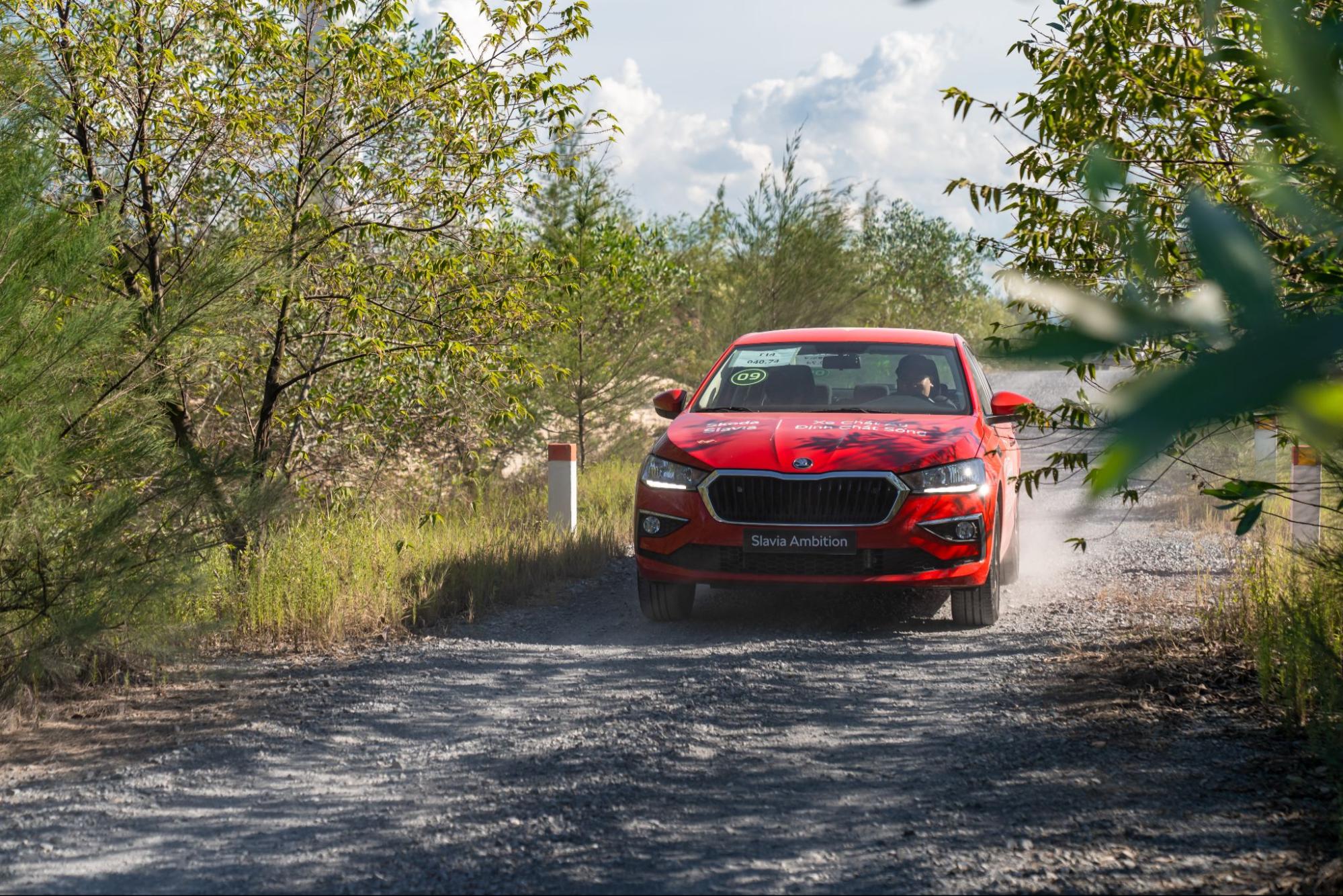 Skoda Slavia vượt đèo Hải Vân