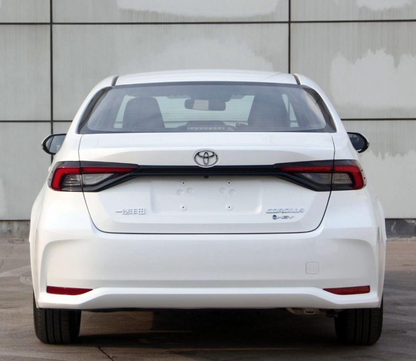 Corolla Allion facelift cạnh tranh cùng các mẫu sedan hạng C khác