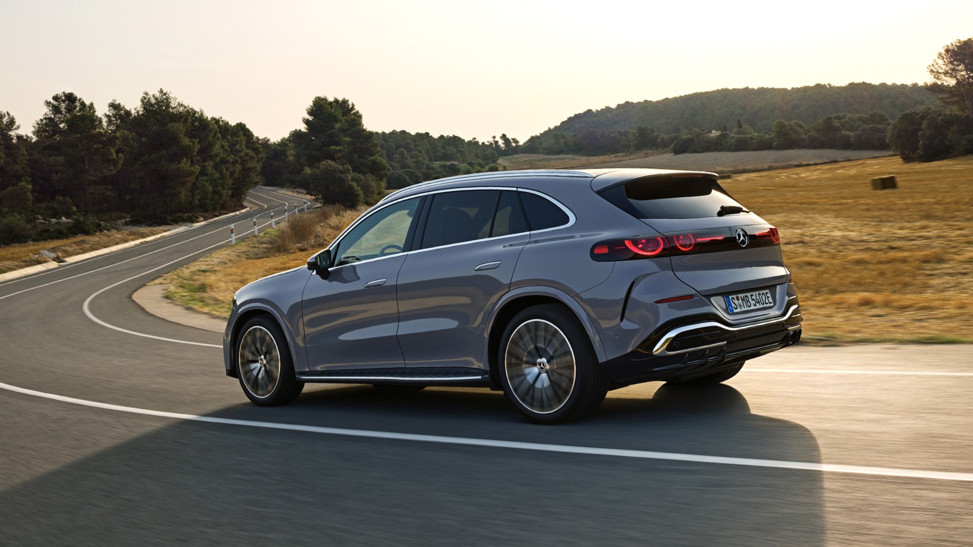 GLC EV sạc nhanh trong chưa đầy 30 phút