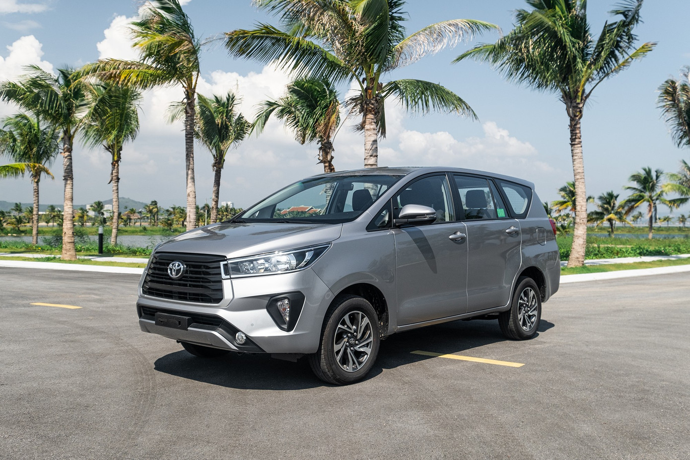 Biểu đồ doanh số Toyota Innova và Innova Cross