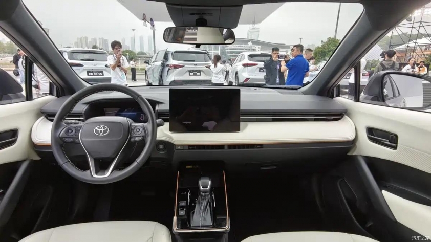 Bảng taplo Toyota Frontlander mới