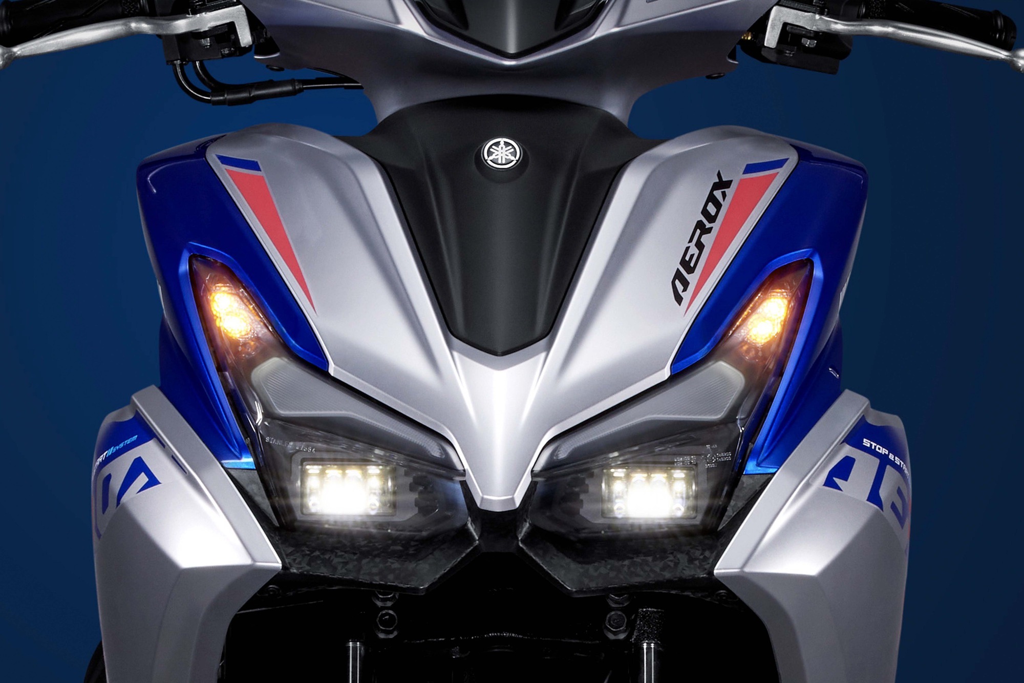 Yamaha Aerox 2025 với màu Xanh Racing Blue, Bạc Silver Star và Đen Vivid Black