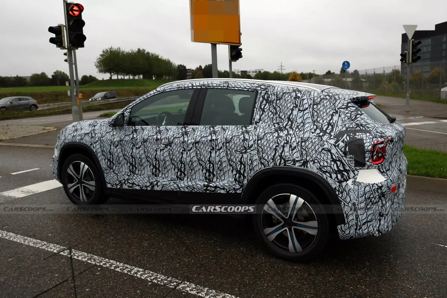 Chiếc Mercedes-Benz GLA hybrid mới trên đường
