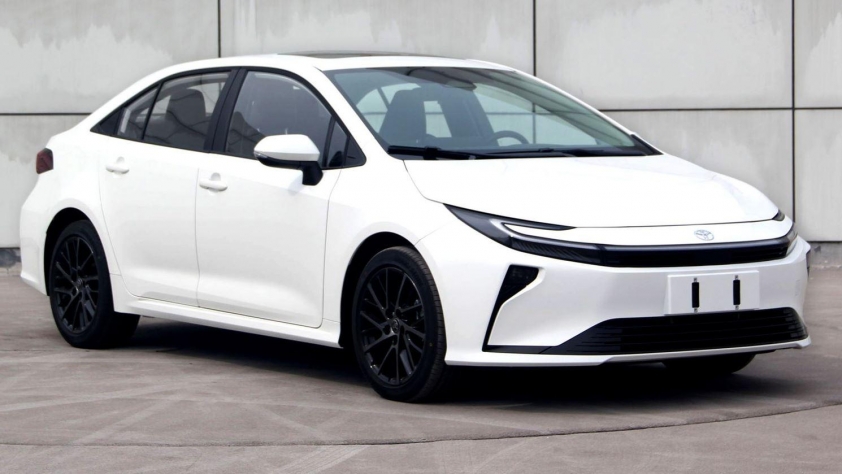 Toyota Corolla Allion với thiết kế đèn pha hai tầng và lưới tản nhiệt mở rộng