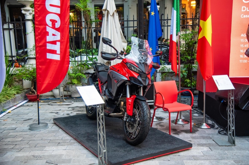 Giá xe Ducati giảm và bảo hành kéo dài