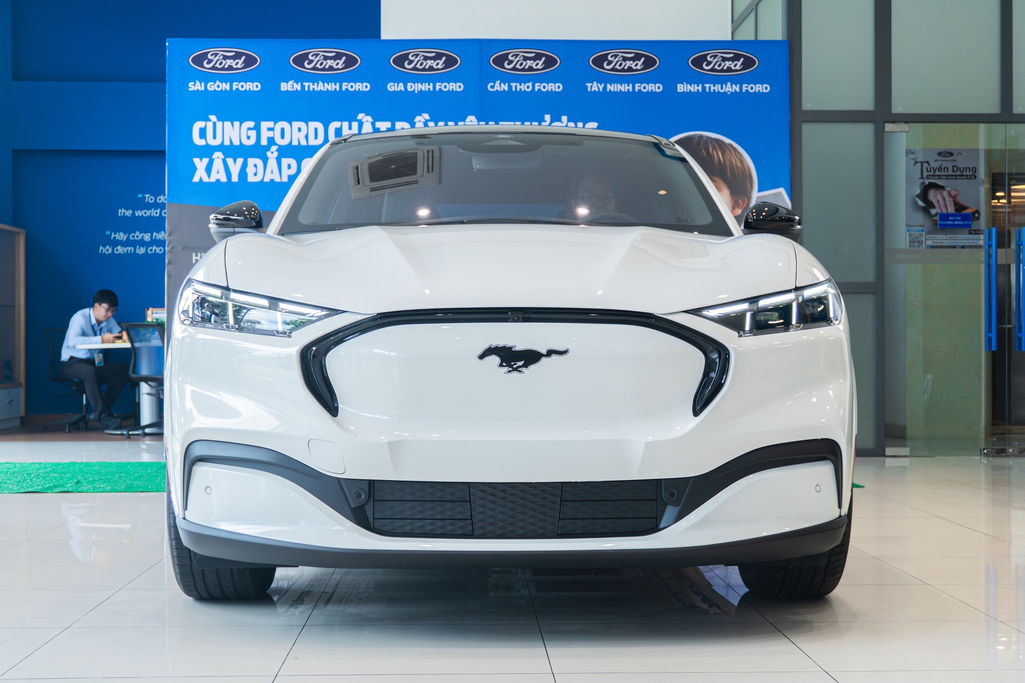 Ngoại thất xe điện Ford Mustang Mach-E