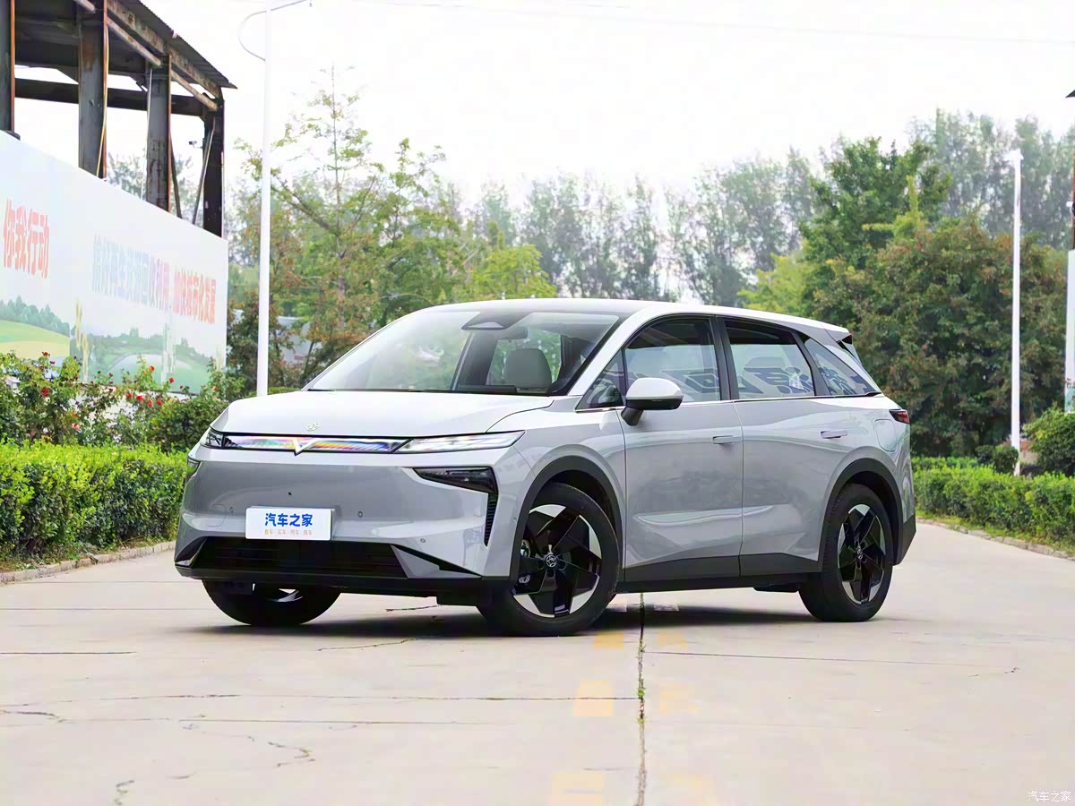 Khoang lái Venucia VX6 với màn hình cảm ứng trung tâm cỡ lớn