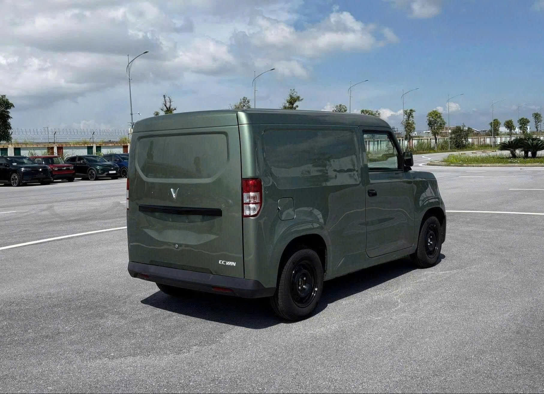 VinFast EC Van - hình ảnh thực tế