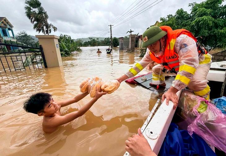 Thiệt hại do bão Bualoi tại các tỉnh miền Trung