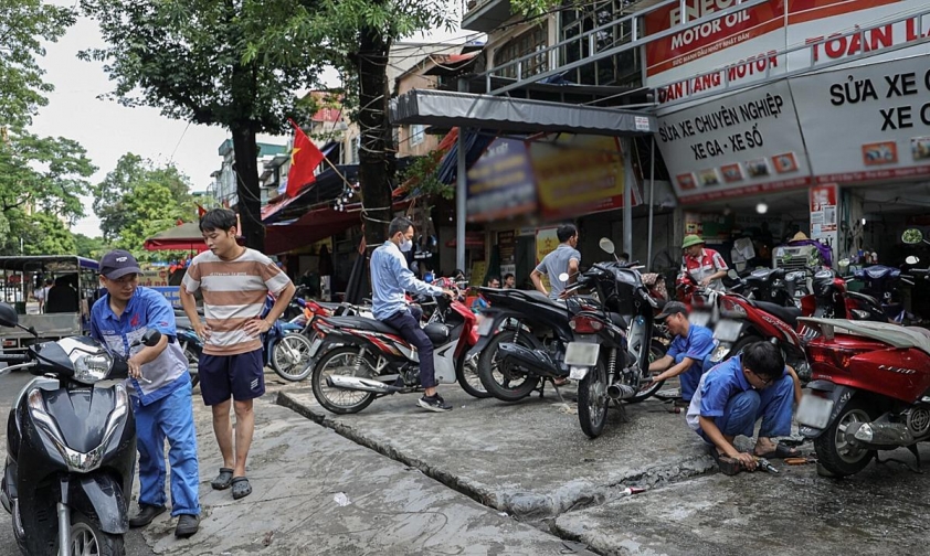 Kiểm tra thay dầu máy cho xe sau ngập nước