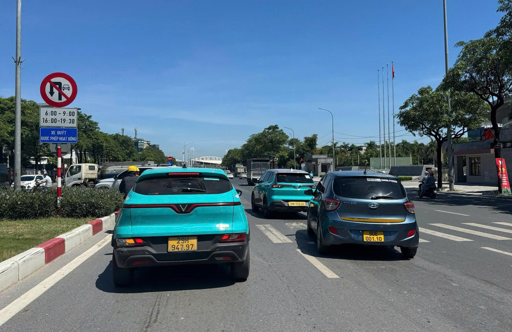 Lái xe dịch vụ chuyển sang sử dụng xe điện