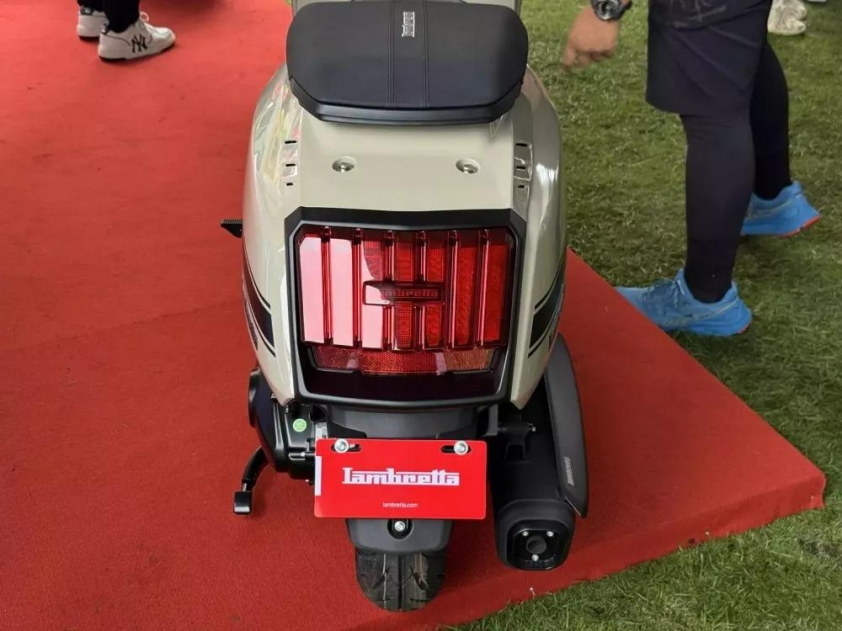 Lambretta X300 5 Cụm đèn hậu tạo hiệu ứng nổi bật