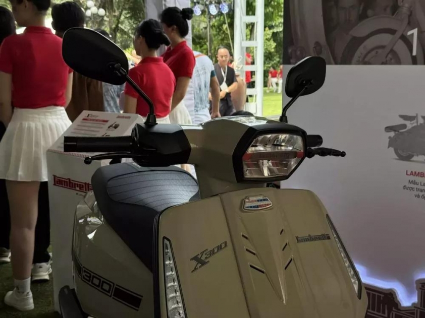 Lambretta X300 4 Bảng đồng hồ analog kết hợp màn hình TFT