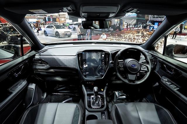 Nội thất màn hình trung tâm Subaru Forester 2025
