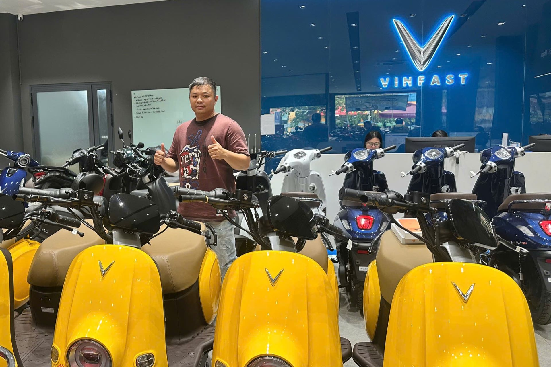 Chủ đầu tư tại đại lý xe máy điện VinFast