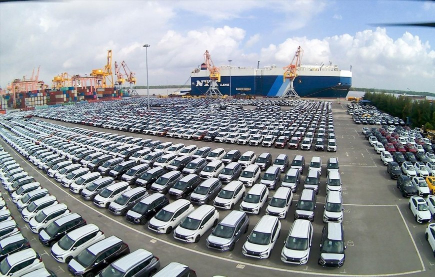 Lượng xe nhập khẩu nguyên chiếc vào Việt Nam tăng cao
