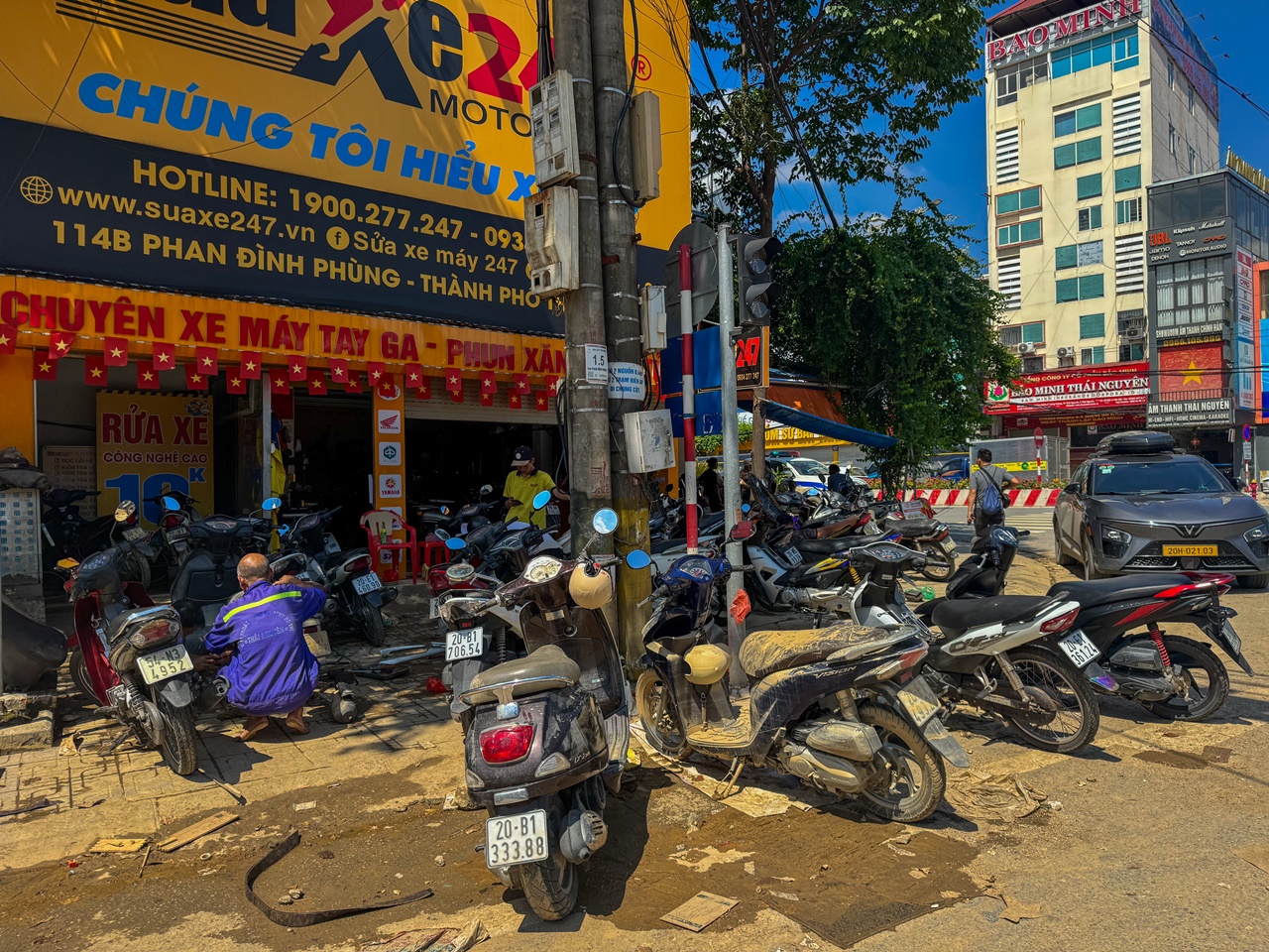 Cửa hàng sửa chữa hoạt động liên tục