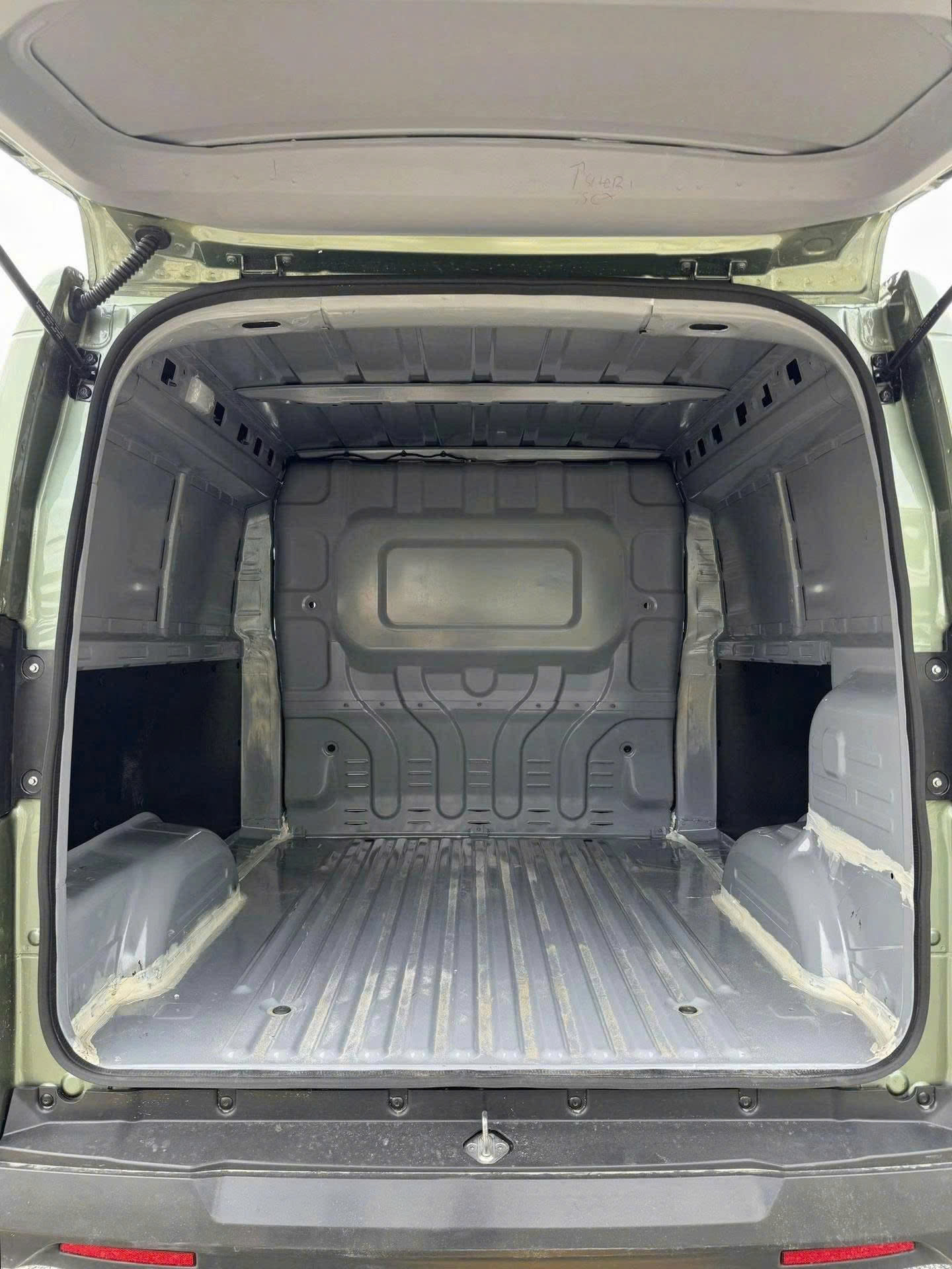 Khoang chứa hàng của VinFast EC Van