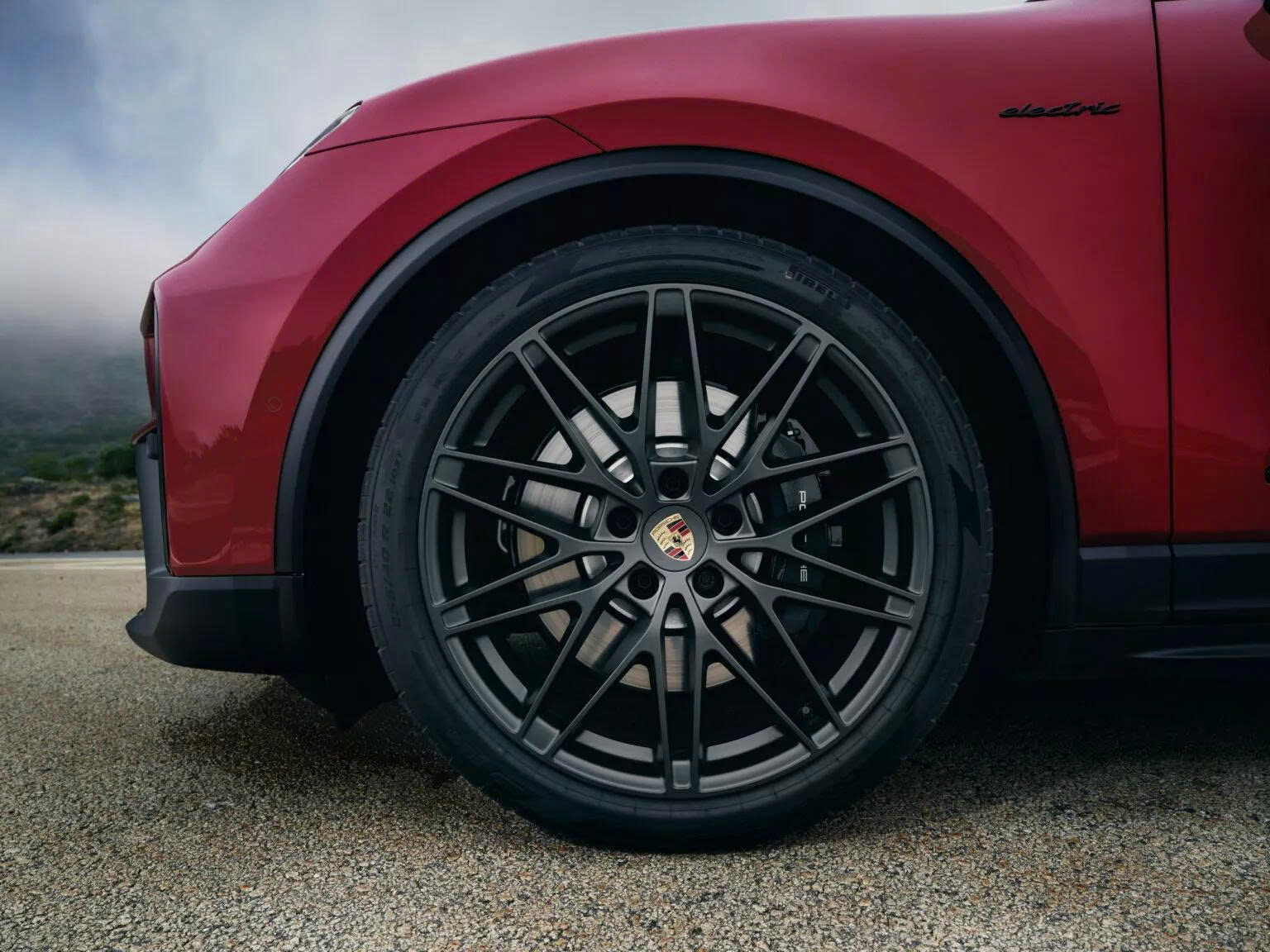 Cận cảnh phần đầu xe Porsche Macan GTS điện