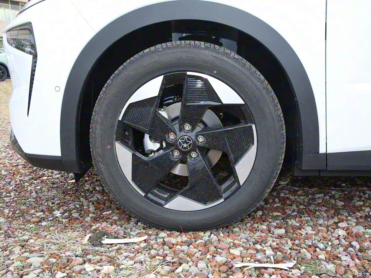 Venucia VX6 cạnh tranh trong phân khúc SUV điện cỡ trung