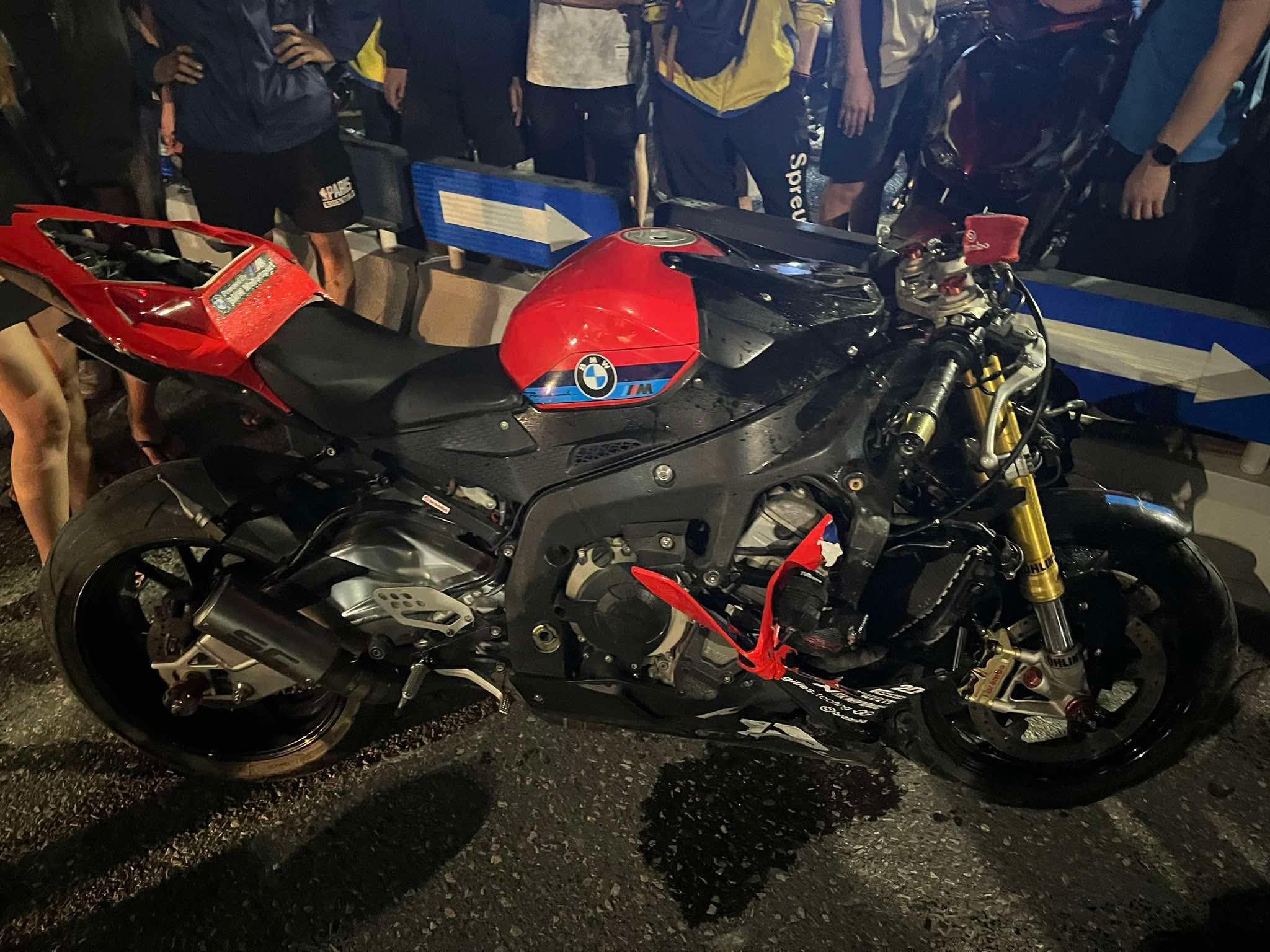 Chiếc xe phân khối lớn BMW S1000R sau tai nạn