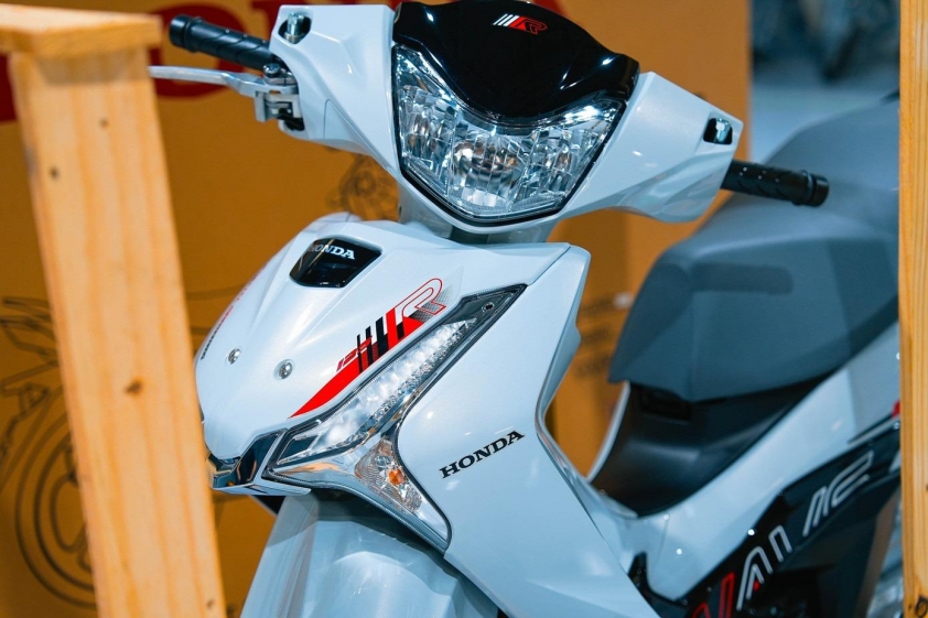 Honda Wave 125 R Special Edition Profender 2 Đèn pha LED và mặt nạ khí động học trước xe