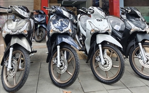 CSGT kiểm tra tài xế vi phạm nồng độ cồn