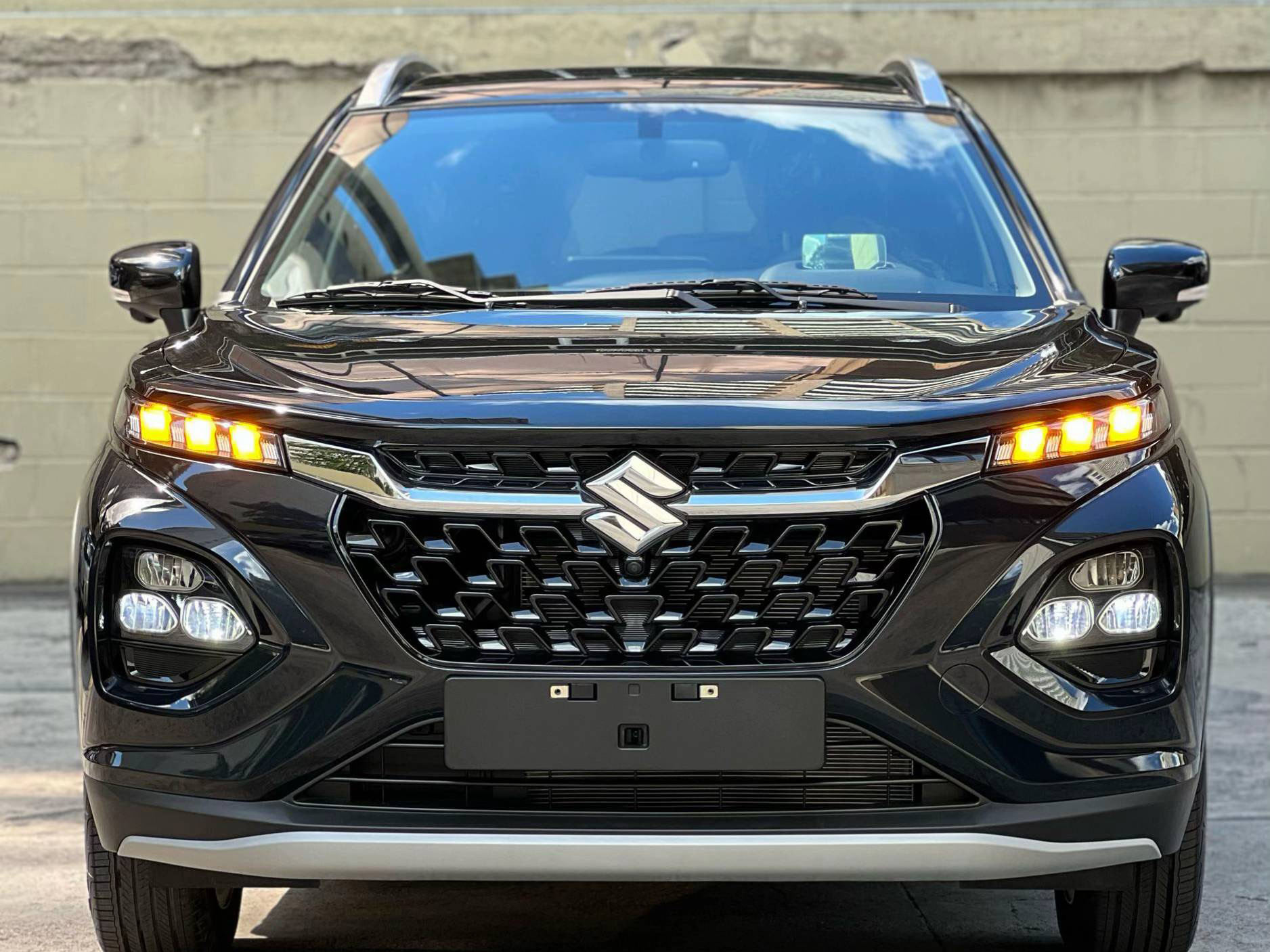 Góc nhìn bên hông Suzuki Fronx