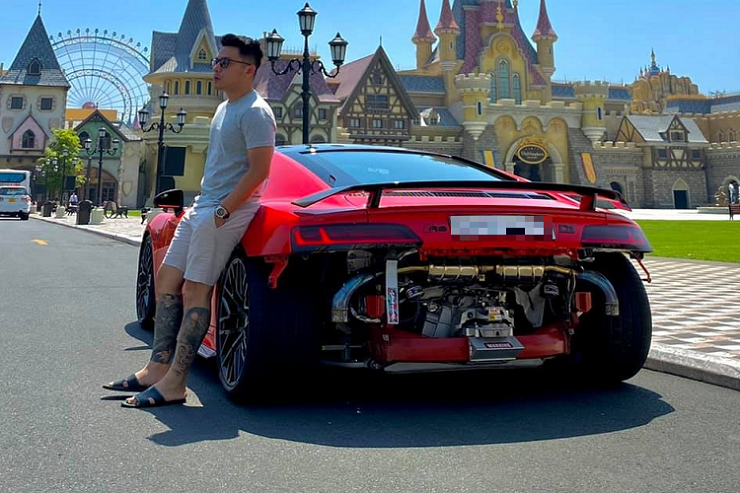 Những chiếc xế hộp sang trọng từng xuất hiện bên cạnh hot boy Tống Đông Khuê