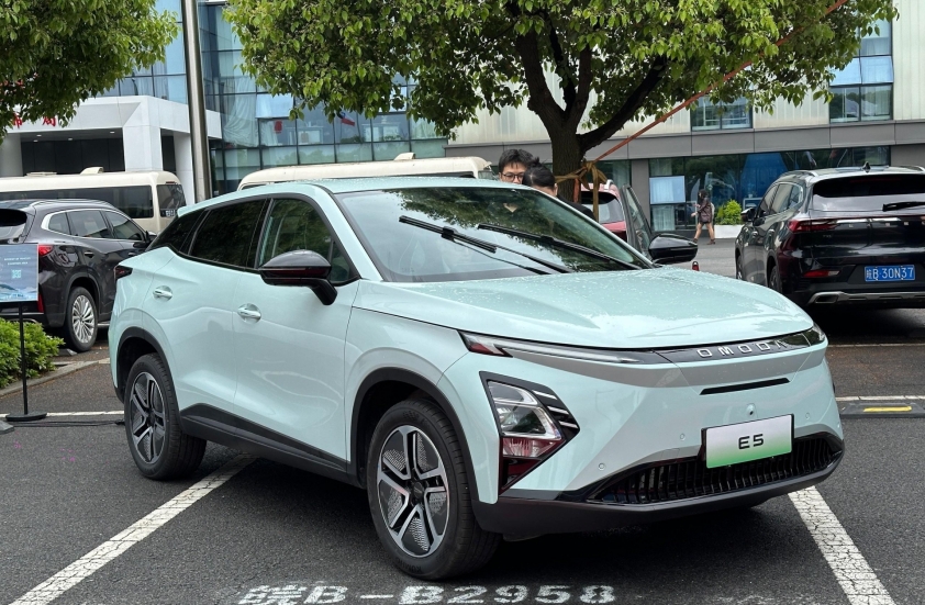 Mẫu xe điện Omoda E5