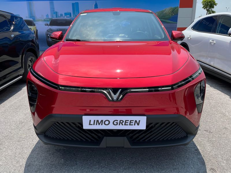 Bàn giao VinFast Limo Green tại Indonesia