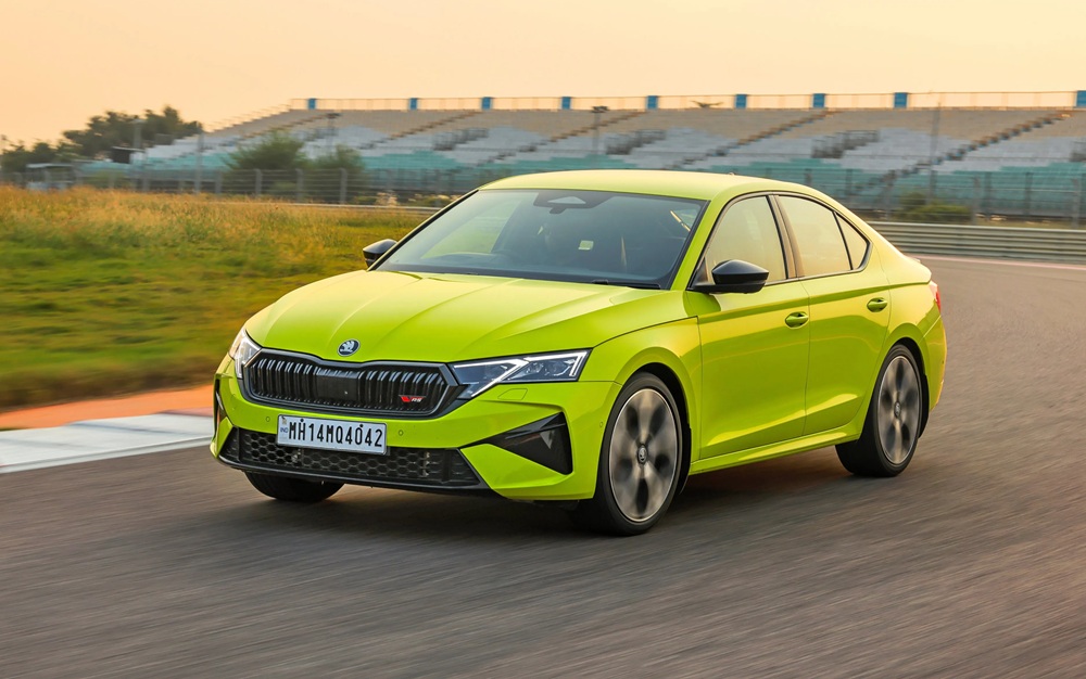 Một mẫu xe thể thao mới sắp được ra mắt thị trường Việt Nam: Nhập châu Âu, giá bán dự kiến thế nào?- Ảnh 2. Thiết kế hiện đại với đường nét mềm mại và góc cạnh