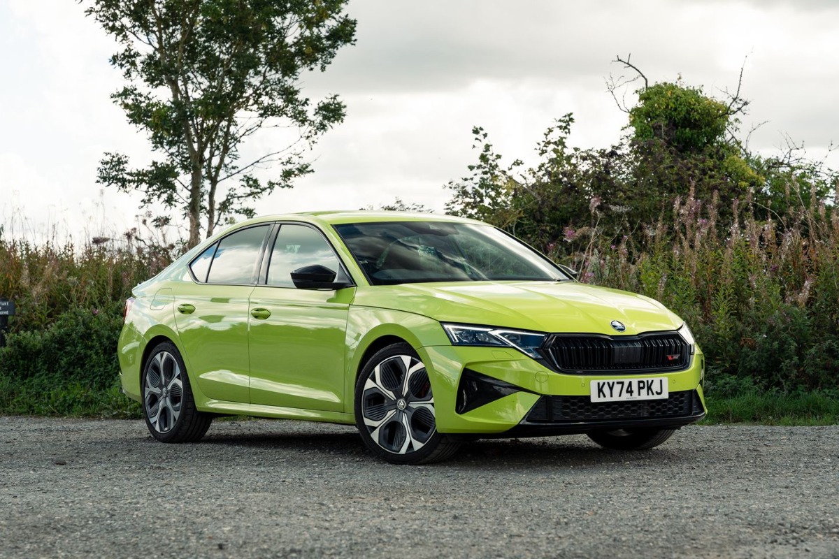 Một mẫu xe thể thao mới sắp được ra mắt thị trường Việt Nam: Nhập châu Âu, giá bán dự kiến thế nào?- Ảnh 1. Skoda Octavia RS với phong cách thể thao châu Âu