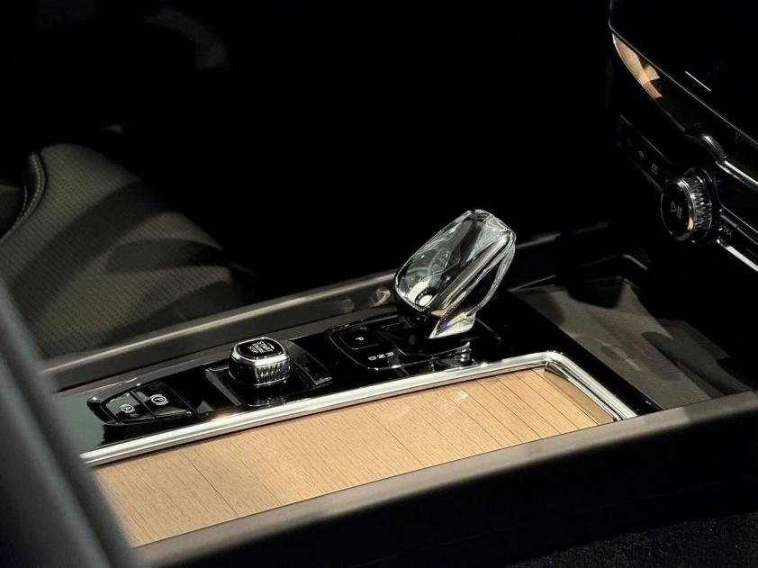 Nội thất Volvo XC60 2026 với vật liệu cao cấp