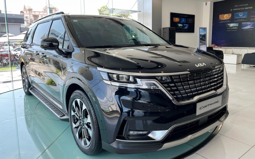 Kia Carnival 3.5G đang được ưu đãi lớn