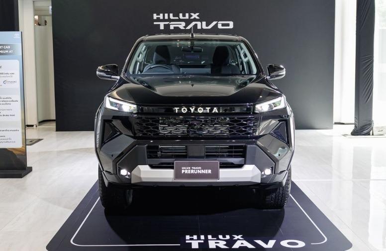 Toyota Hilux phiên bản Overland cao cấp