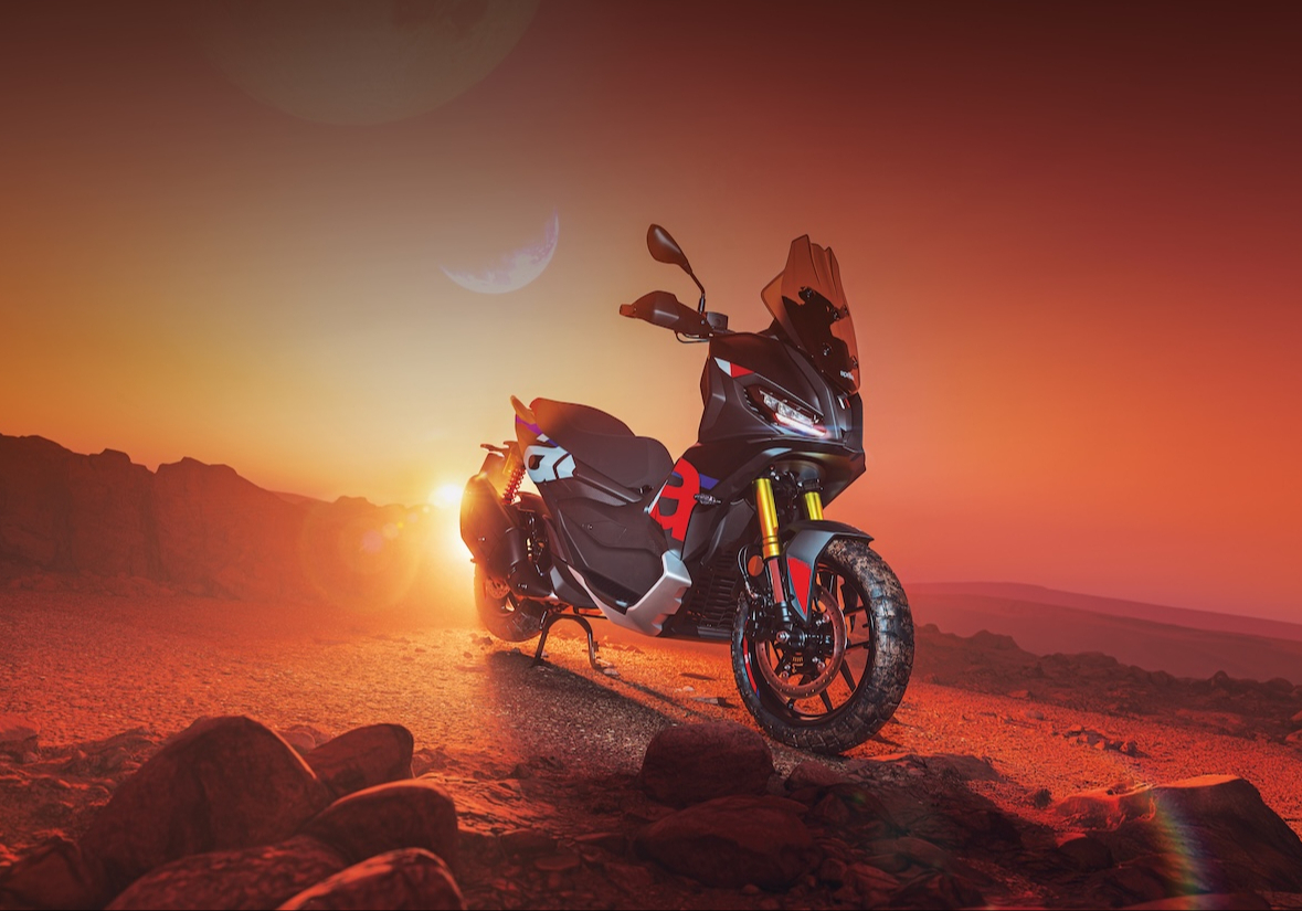 Ảnh so sánh hai mẫu xe tay ga adventure