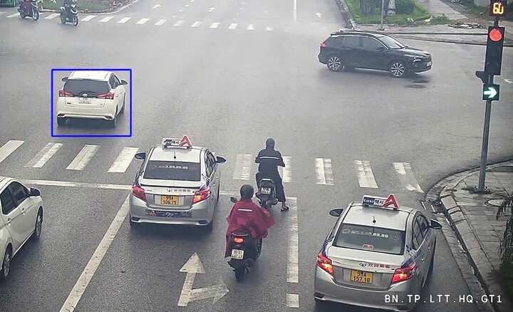 Ô tô vượt đèn đỏ tại ngã tư Lý Thái Tổ - Huyền Quang, Bắc Ninh