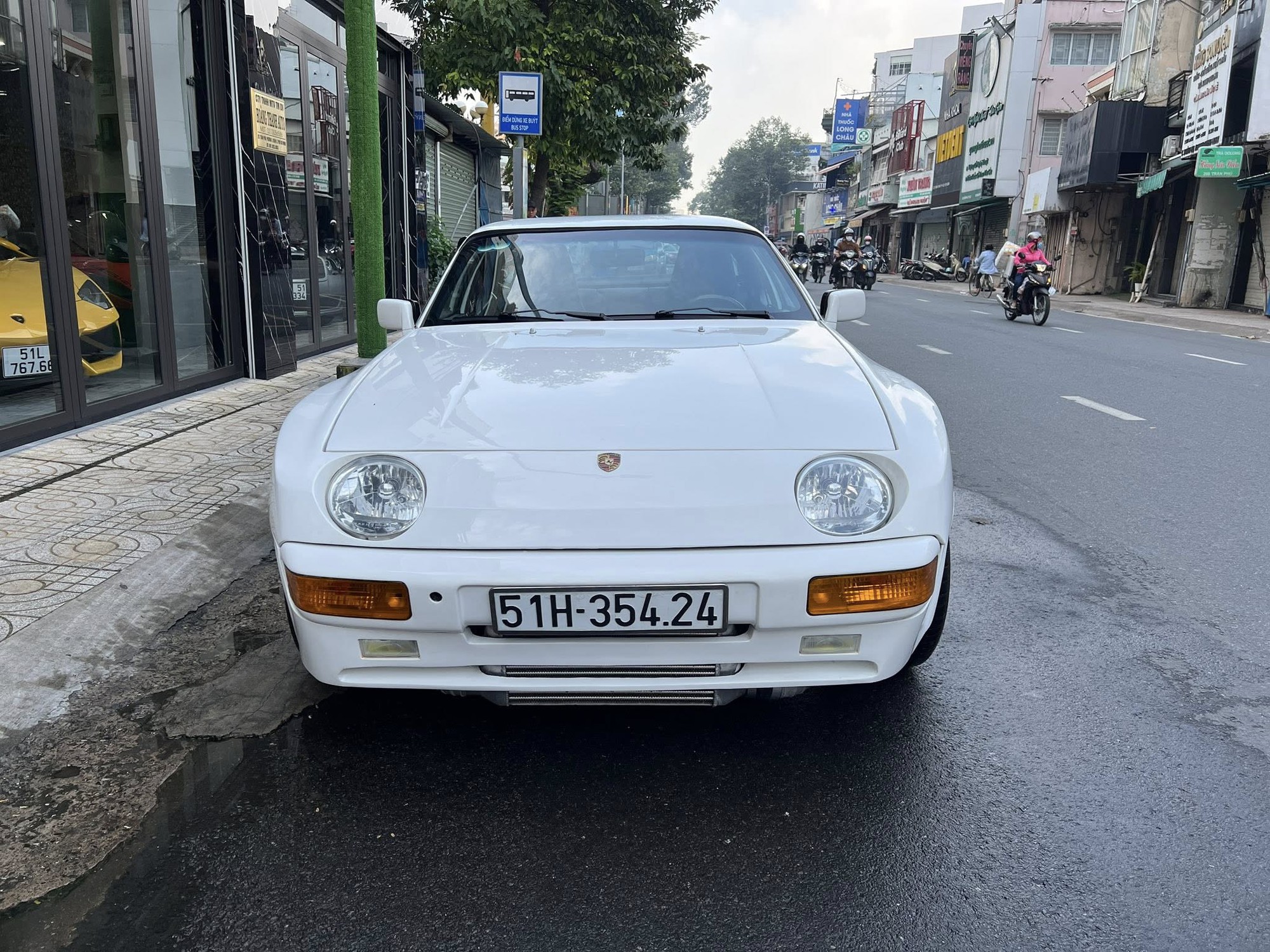 Đèn pha tròn cố định trên Porsche 944