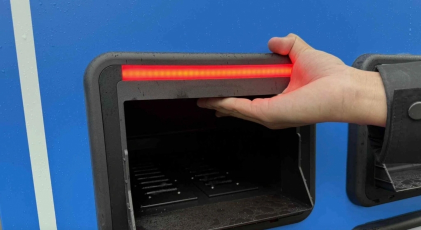 Quy trình đổi pin nhanh gọn Người dùng thực hiện thao tác đổi pin tại trạm